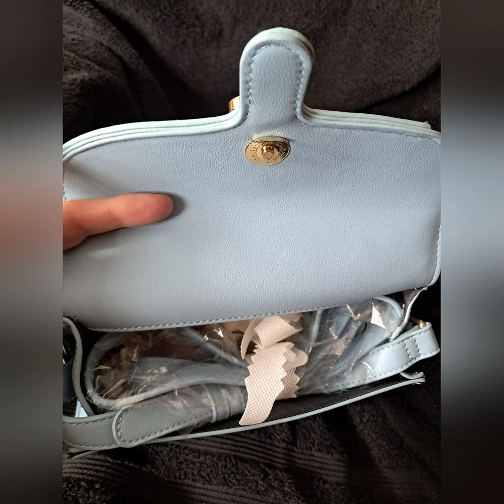 Danielle Nicole Cinderella Castle Purse - Picture 5 of 5
